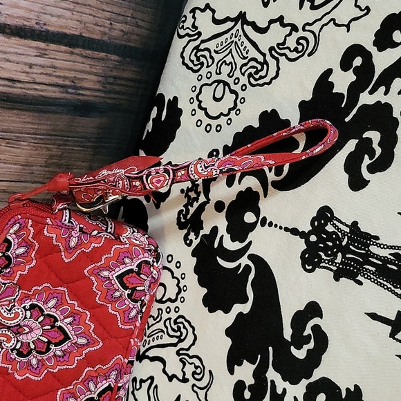 Vera Bradley Wristet - Picture 3 of 7